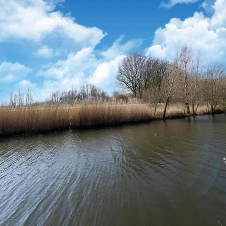 In South Holland With Private Jetty Casa vacanze Simonshaven