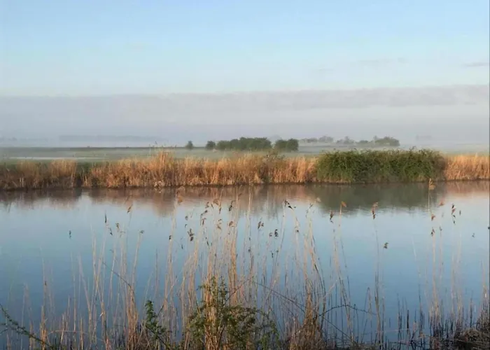 In South Holland With Private Jetty Tatil Evi Simonshaven