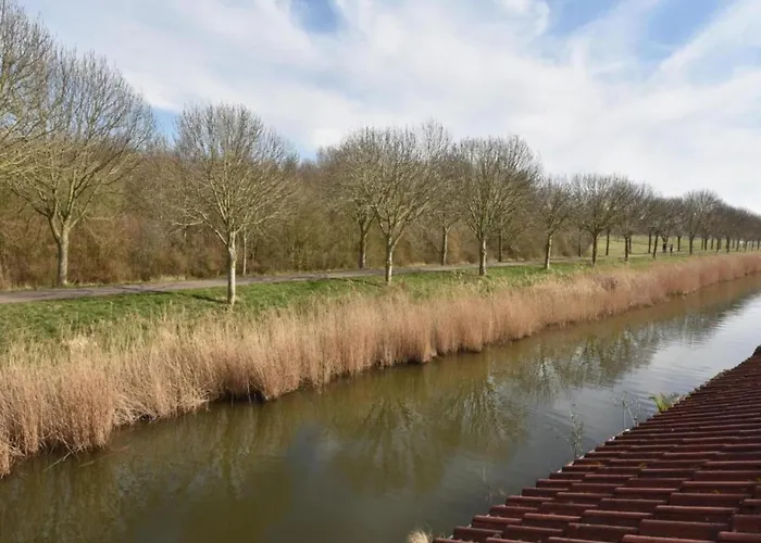 In South Holland With Private Jetty Tatil Evi Simonshaven