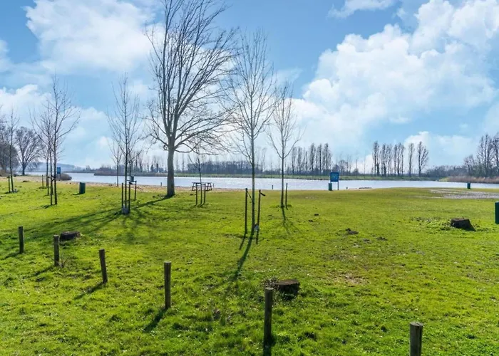 In South Holland With Private Jetty Vakantiehuis